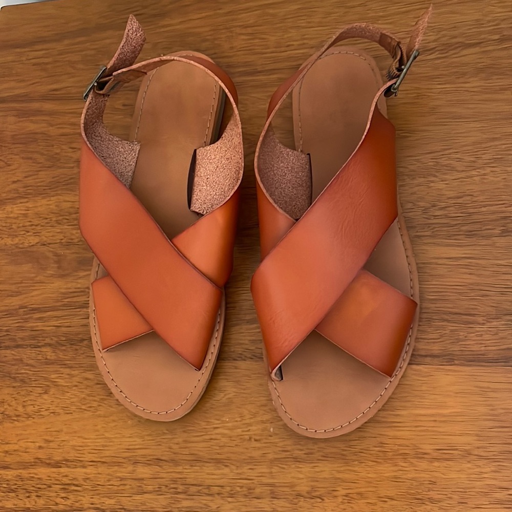 Sz. 8 Universal Thread Sandals